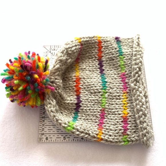 🌈 Handmade rainbow band knit beanie w/ pom-pom 🧶 - Picture 2 of 3